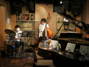 吉祥寺 ストリングス ホスト